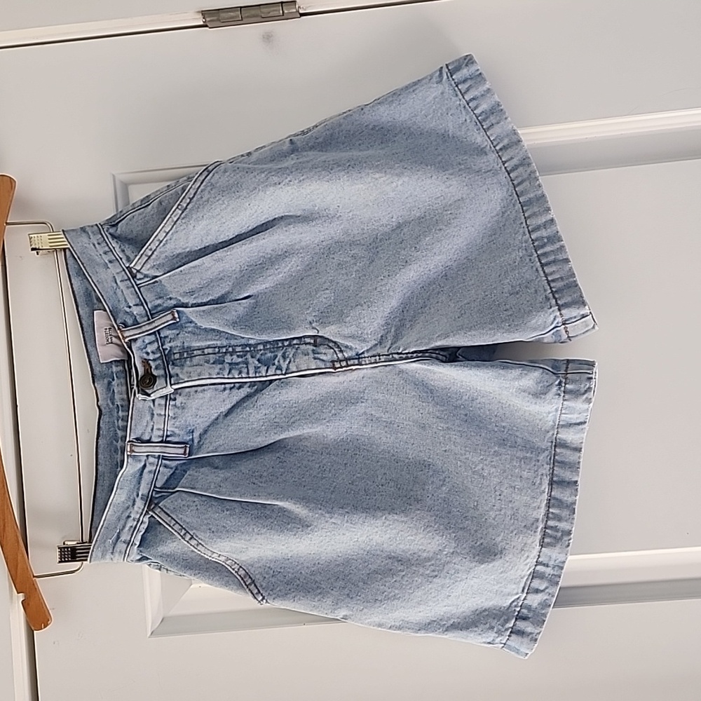 Northern Reflections pleated, high waisted mom jean shorts!
